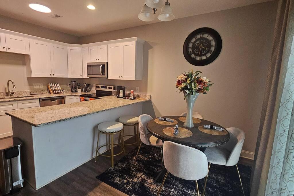 Gorgeous 3 Bedroom Home With Cable Tv In All Rooms & Free Wi-Fi Конкорд Екстериор снимка
