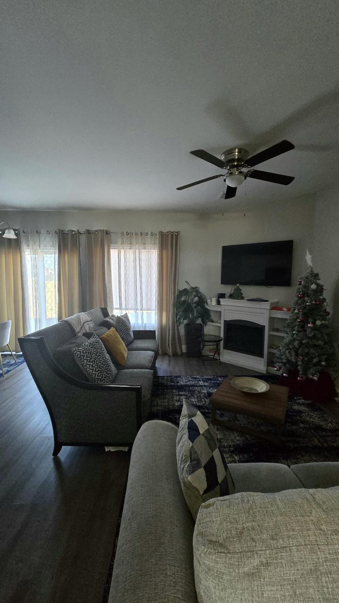 Gorgeous 3 Bedroom Home With Cable Tv In All Rooms & Free Wi-Fi Конкорд Екстериор снимка